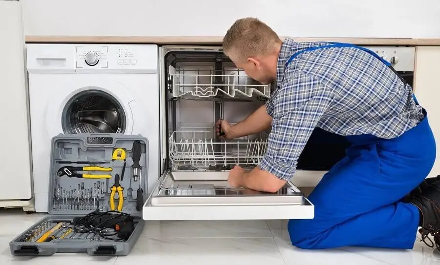 Kalecik Warmhaus servisi teknisyen ekibi beyaz eşya tamiri yaparken